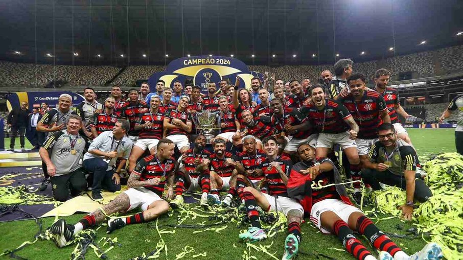 Retrospectiva Flamengo 2024: Tite fracassa, Filipe Luís é campeão, novo estádio, adeus Gabigol e nova diretoria marcam ano rubro-negro