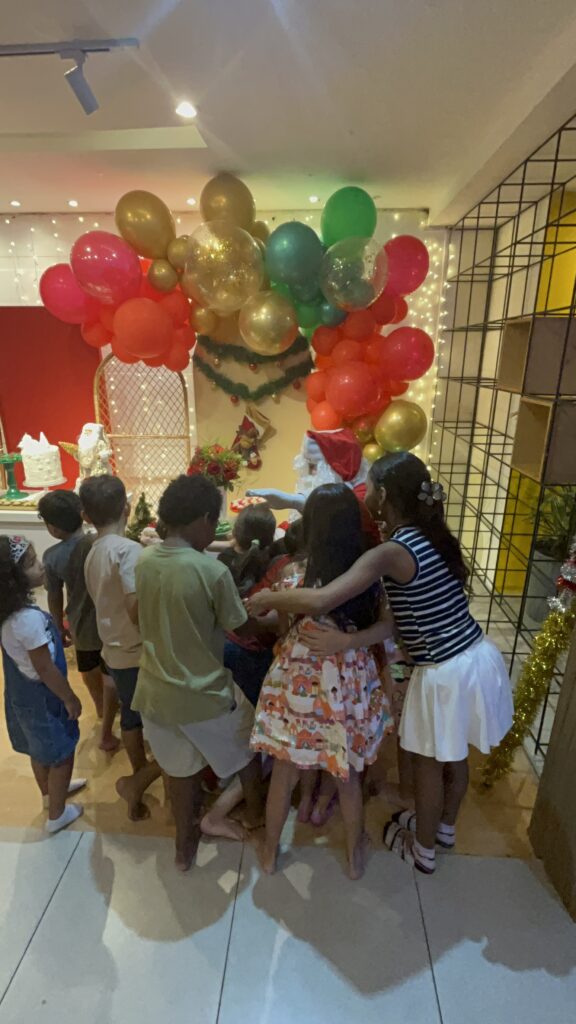 Confraternização de Natal ACERJ - Criança com o Papai Noel - Foto by Isaac Andrade