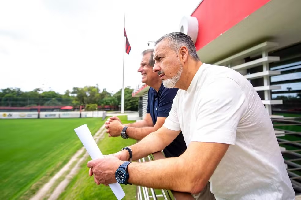 José Boto visita Ninho do Urubu