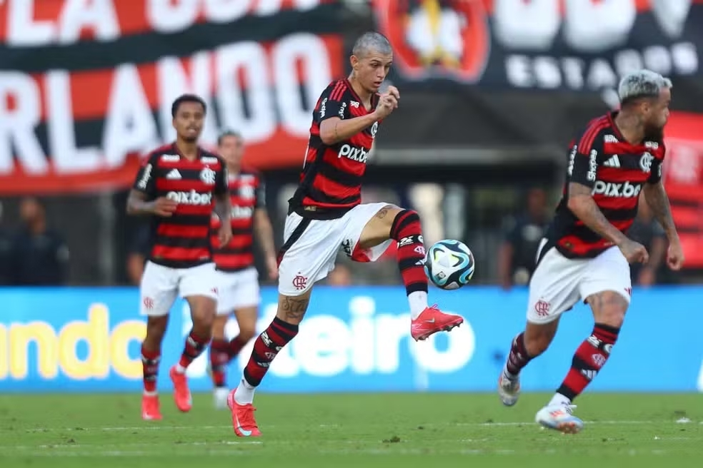 Pablo Lucio, volante da base, em Flamengo x São Paulo (Foto: Gilvan de Souza/CRF)