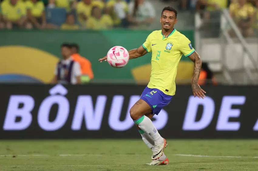 Danilo, próximo de se juntar ao Flamengo, em ação pela Seleção Brasileira (Foto: Vitor Silva/CBF)