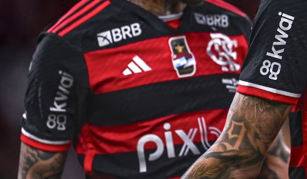 Patrocínios da camisa do Flamengo em 2024 — Foto: Marcelo Cortes / CRF