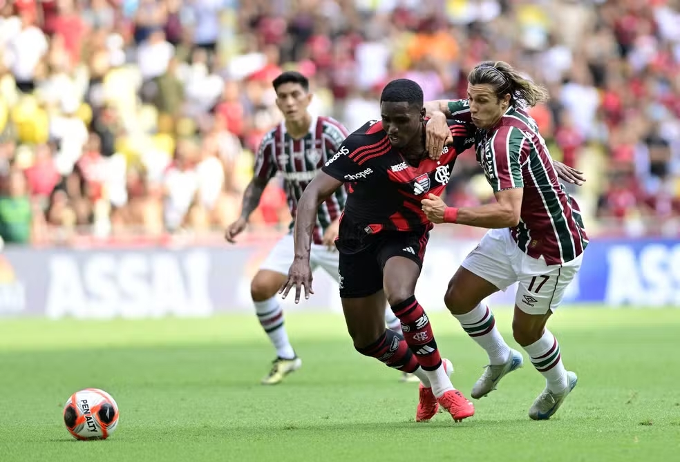 Pior clássico de 2025? Fla e Flu jogam mal e jogo termina sem gols no Maracanã 2 Evertton Araújo e Canobbio no clássico Fluminense x Flamengo (Foto: André Durão)