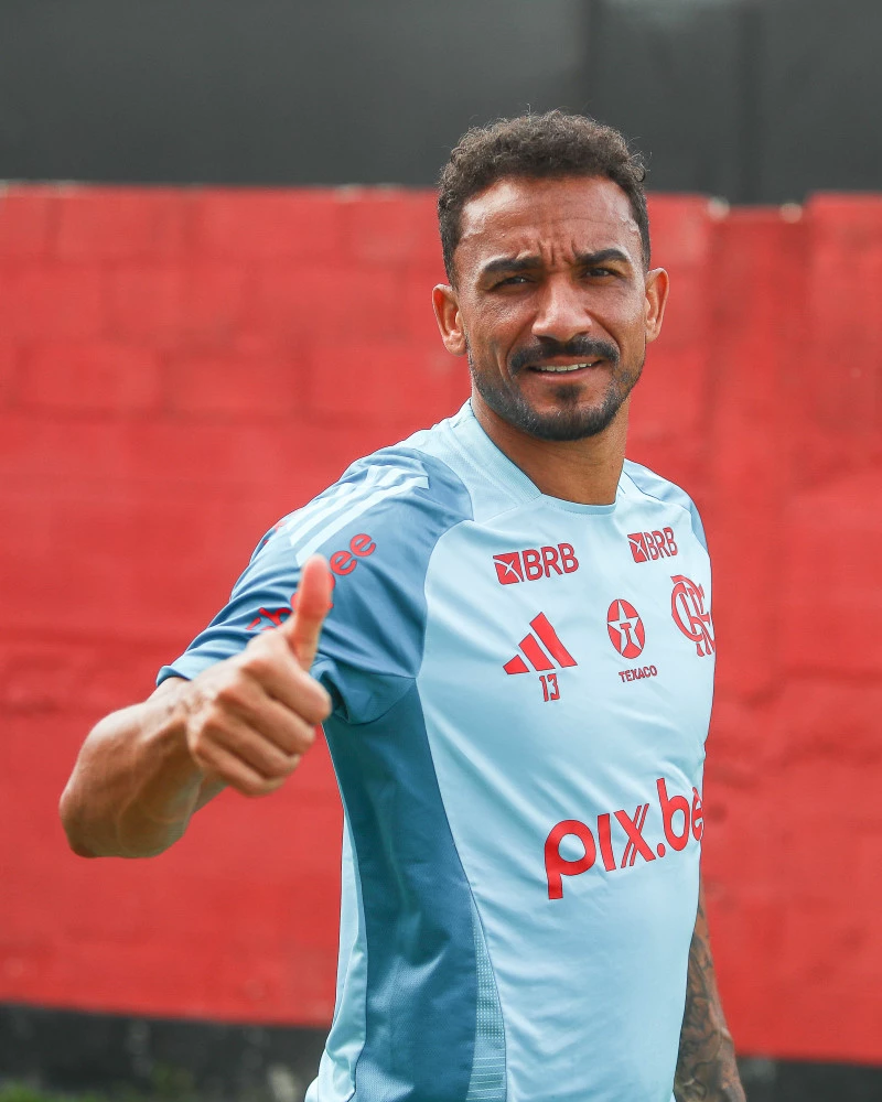 Flamengo x Botafogo: Uruguaios voltam e problema na lateral. Veja o cenário do clássico! 3 Danilo pode jogar na lateral no clássico Flamengo x Botafogo (Foto: Gilvan de Souza/Flamengo)