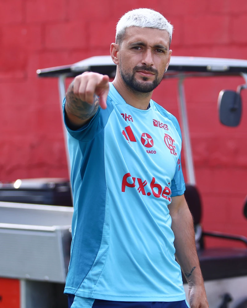 Flamengo x Botafogo: Uruguaios voltam e problema na lateral. Veja o cenário do clássico! 1 Uruguaio Arrascaeta volta ao Flamengo no clássico contra o Botafogo (Foto: Gilvan de Souza/Flamengo)