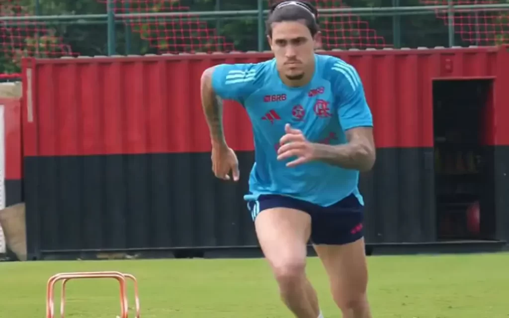 Flamengo lança nota oficial sobre recuperação de Pedro 2 Pedro durante treinamento no Ninho do Urubu, CT do Flamengo (Foto: Reprodução)