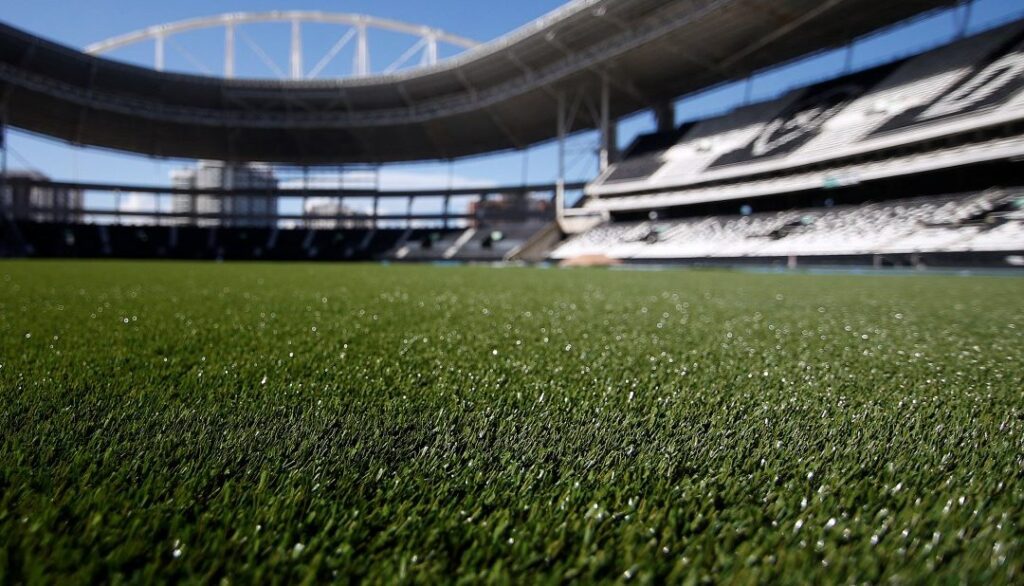 Entre soberania e desfalques, Flamengo se prepara para semifinal do Carioca 2025. 3 Grama sintética do Nilton Santos será palco do primeiro Flamengo x Vasco (Foto: Vítor Silva / BFR)