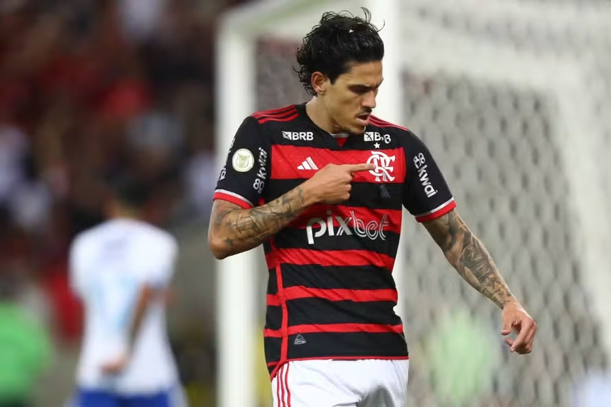 Pedro está voltando! Camisa 9 já pode iniciar condicionamento físico 1 Pedro comemorando gol pelo Flamengo (Foto: Gilvan de Souza/Flamengo)