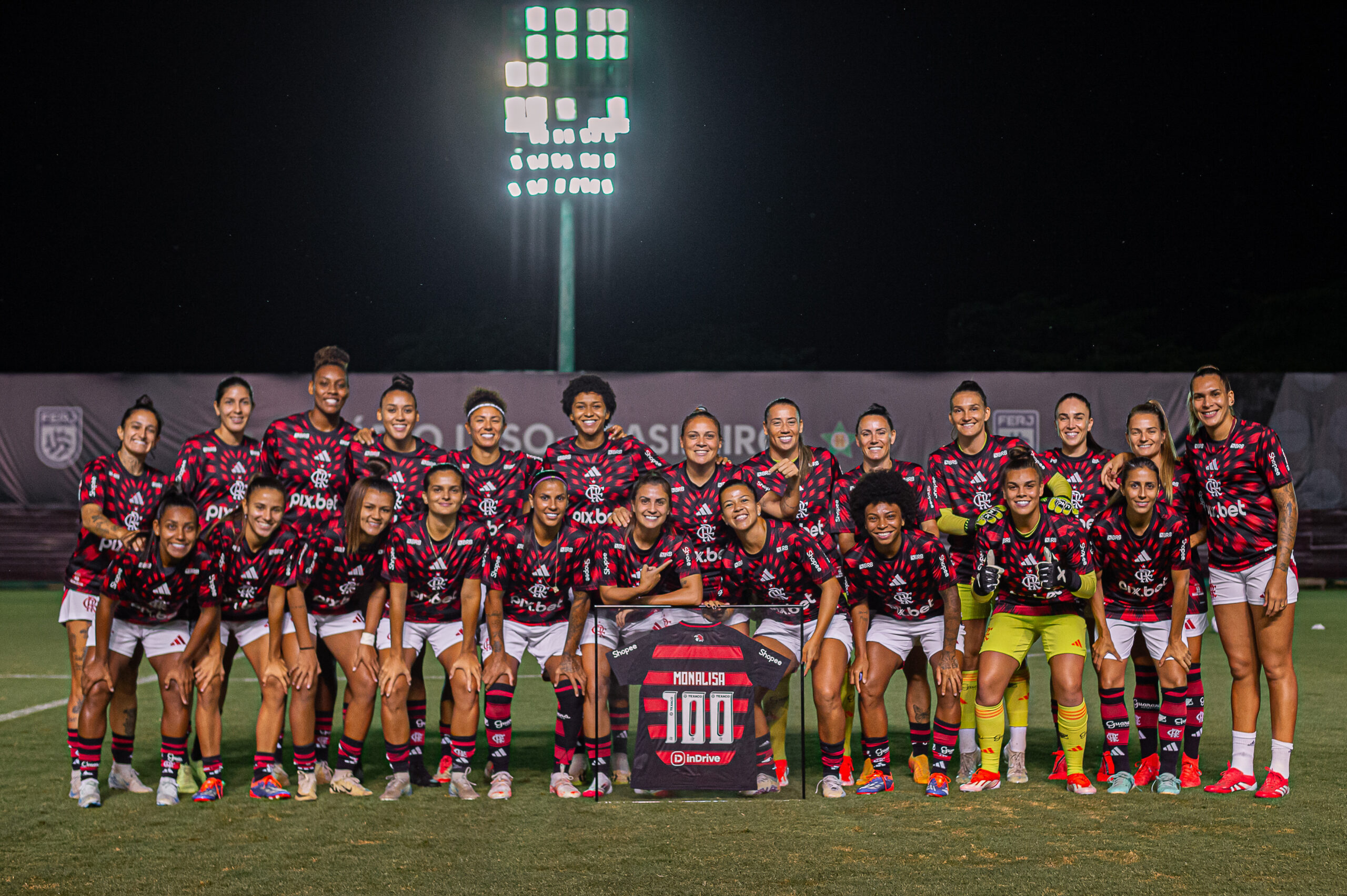 Flamengo comemora 100 jogos de Monalisa. (Paula Reis / Flamengo)