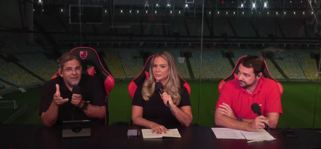 Flamengo TV transforma termo 'Flapress' em novo programa semanal 2 João Guilherme, Daniela Bonaventura e Diego Pose durante a cobertura do sorteio da fase de grupos da Libertadores 2025 - Créditos: Flamengo TV