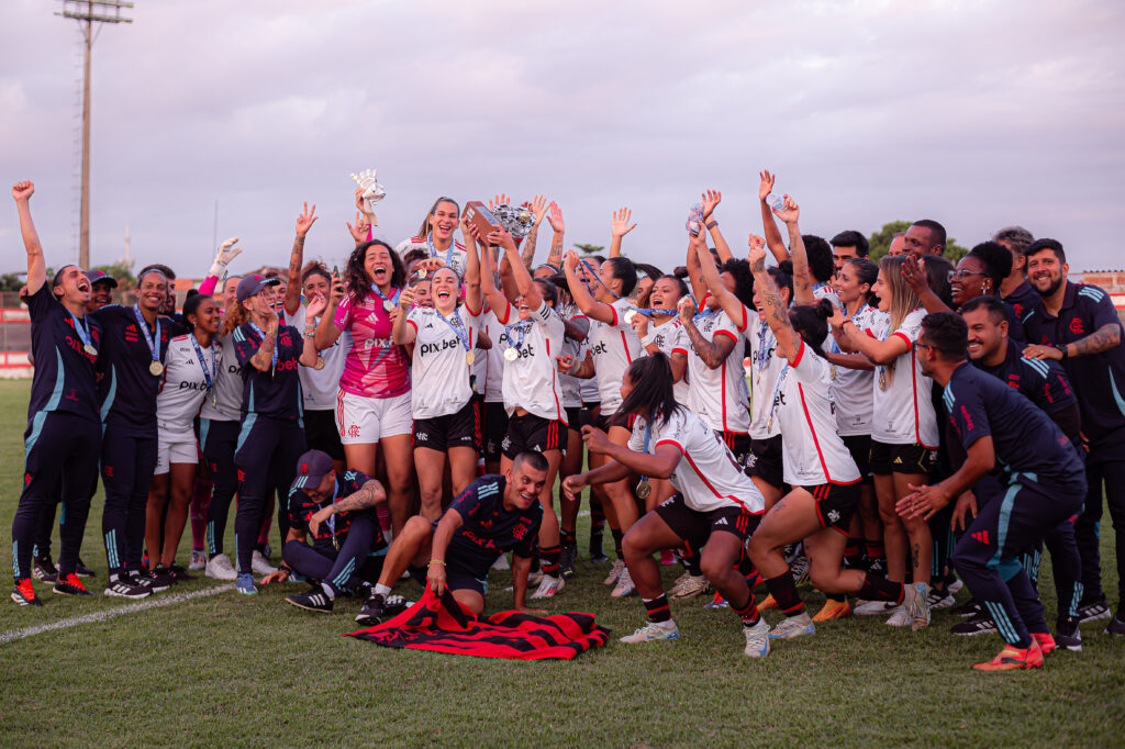 Flamengo vence o Fluminense, conquista o bicampeonato da Copa Rio Feminina e inicia nova era com Rosana Augusto 4 Meninas ds Gávea comemoram Bicampeonato da Copa Rio. (Foto: Paula Reis / Flamengo)