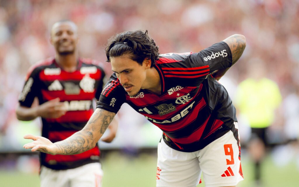 Flamengo age para conter tensão com camisa 9 após rumor de venda 2 Pedro na goleada de 4x0 do Flamengo sobre o Corinthians no Maracanã - Adriano Fontes / Flamengo
