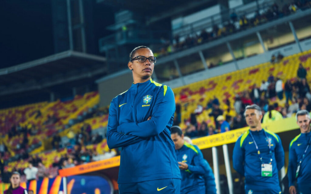 Rosana Augusto assume o comando do Flamengo Feminino e faz história como primeira técnica mulher do clube 1 Rosana Augusto em jogo da seleção brasileira feminina. (Foto: Fábio Souza / CBF)