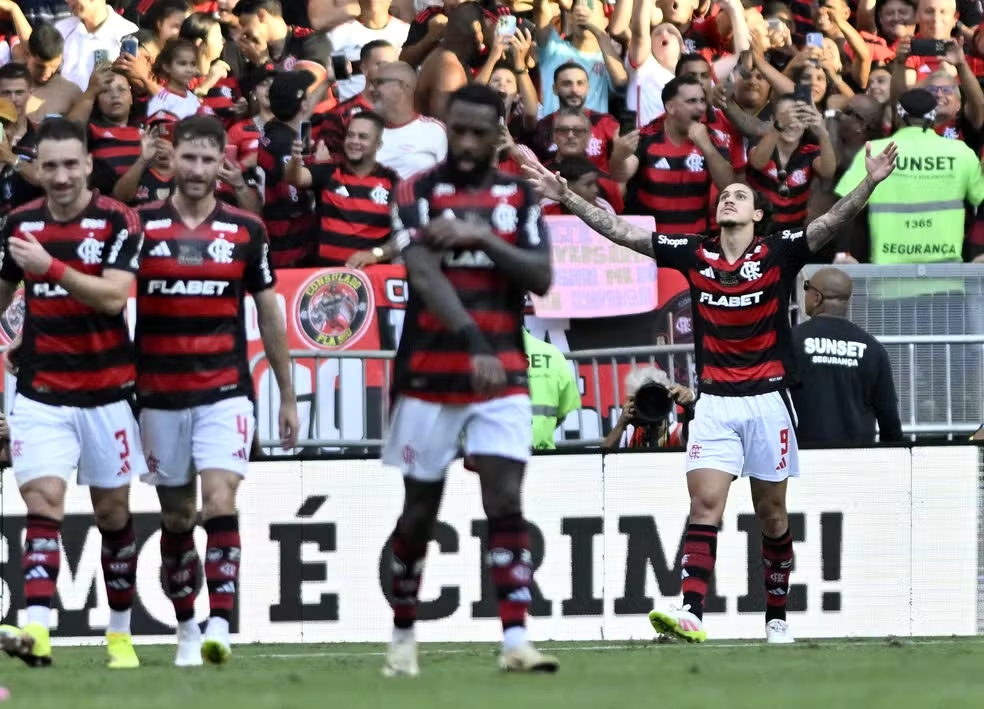 Flamengo atropela Corinthians com show coletivo e brilho de Pedro no Maracanã 2 Flamengo x Corinthians — Foto: André Durão