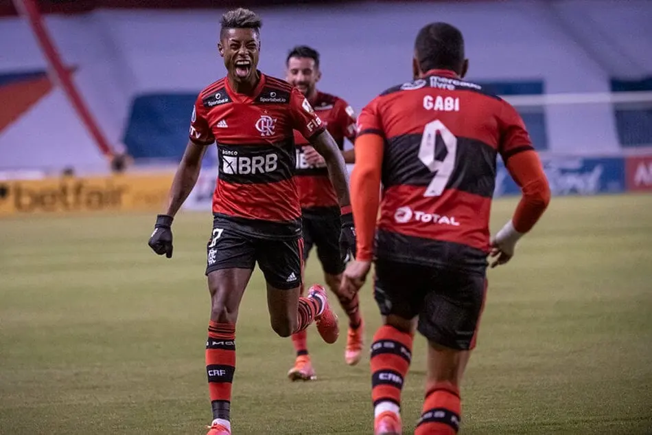 Flamengo pega LDU a 2.850 metros com desfalques e em busca de redenção 1 Bruno Henrique comemora gol do Flamengo contra a LDU, em 2021 - Foto: Alexandre Vidal/Flamengo