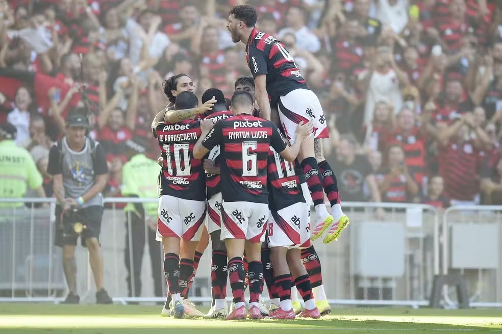 Flamengo atropela Corinthians com show coletivo e brilho de Pedro no Maracanã 1 Flamengo x Corinthians — Foto: Agif