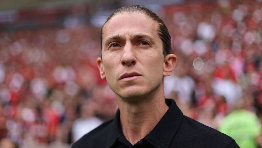 Filipe Luís em ação pelo Flamengo - Foto: Wagner Meier/Getty Images