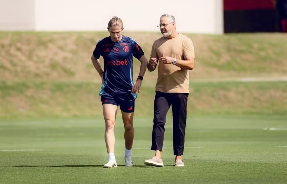 Flamengo terá time alternativo para estreia na Copa do Brasil 2025 2 Filipe Luís e José Boto no Flamengo — Foto: Divulgação / Flamengo