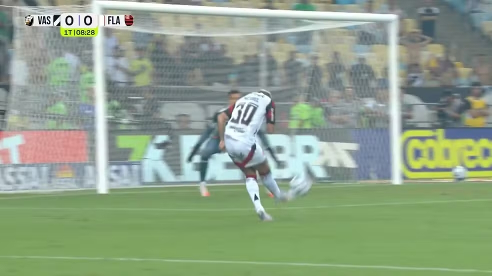 Flamengo domina, mas empata em 0 a 0 com Vasco e acende alerta para a Libertadores 3 Chance perdida por Michael no Vasco x Flamengo — Foto: Reprodução