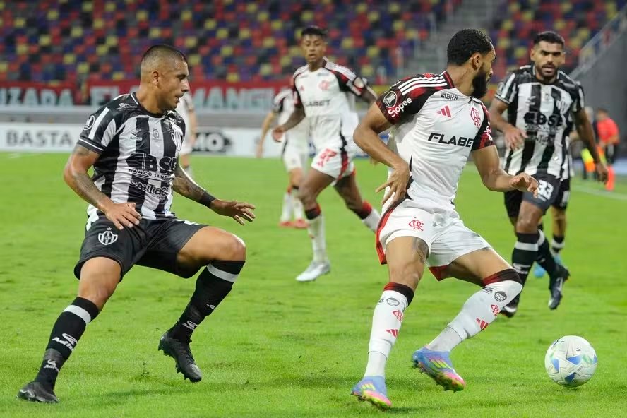 Pífio! Flamengo repete erros e volta a fazer contas na Libertadores pelo 3º ano consecutivo 2 Libertadores 2025: Central Córdoba x Flamengo. — Foto: Eduardo RAPETTI / AFP