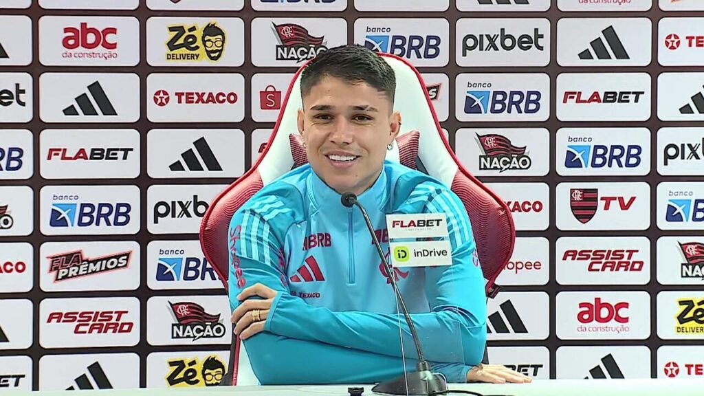 Flamengo pode assumir liderança e igualar recorde histórico no Brasileirão 2025 3 Luiz Araújo, do Flamengo, em coletiva no Ninho do Urubu - Foto: Divulgação/Flamengo