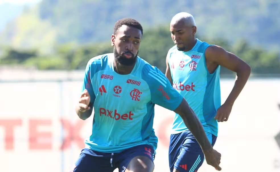 Calendário impõe rodízio e Flamengo poupará titulares na Copa do Brasil 2025 2 Gerson e Lorran em treino do Flamengo — Foto: Gilvan de Souza/CRF