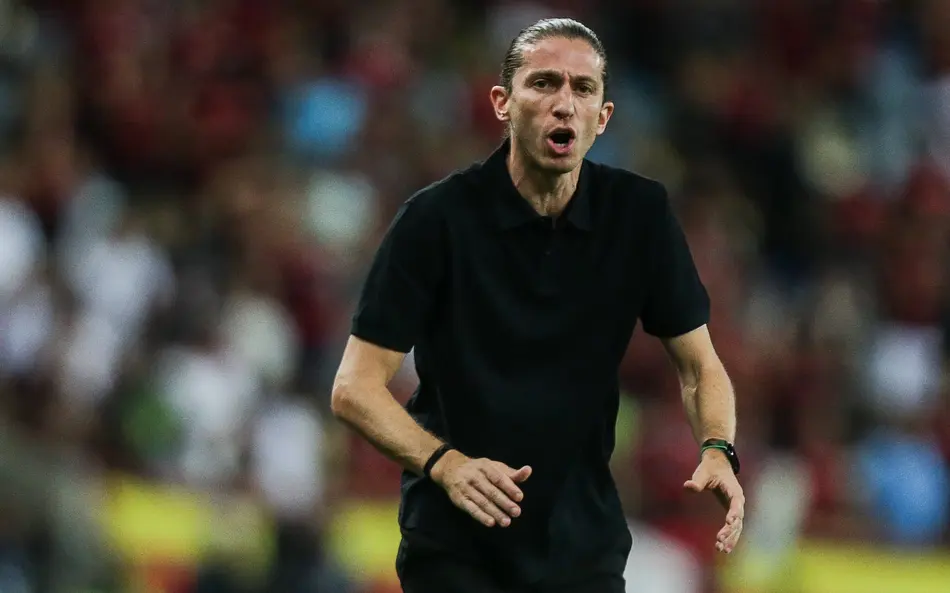 Preocupante! Flamengo sofre, mas vence Táchira e avança em 2º na Libertadores 1 Filipe Luís é o técnico do Flamengo - Foto: Gilvan de Souza/Flamengo