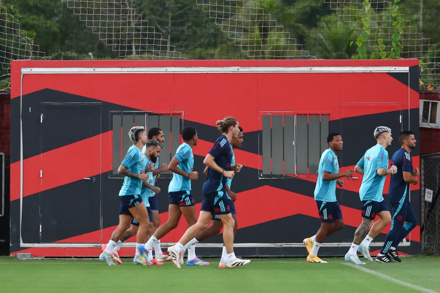 Flamengo encara Bahia com tabu, pressão sobre Filipe Luís e brilho de Arrascaeta em 2025 2 Jogadores do Flamengo treinam no Ninho do Urubu - Foto: Gilvan de Souza/Flamengo