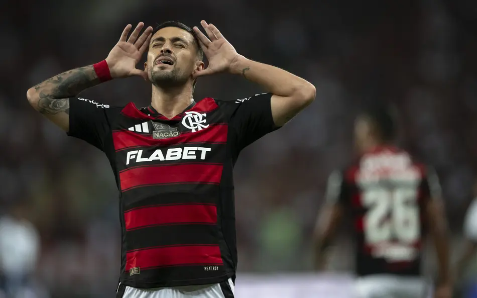 Flamengo vence Bahia por 1x0 e mantém tabu contra Ceni 2 Arrascaeta garante vitória do Flamengo - Foto: Jorge Rodrigues/AGIF