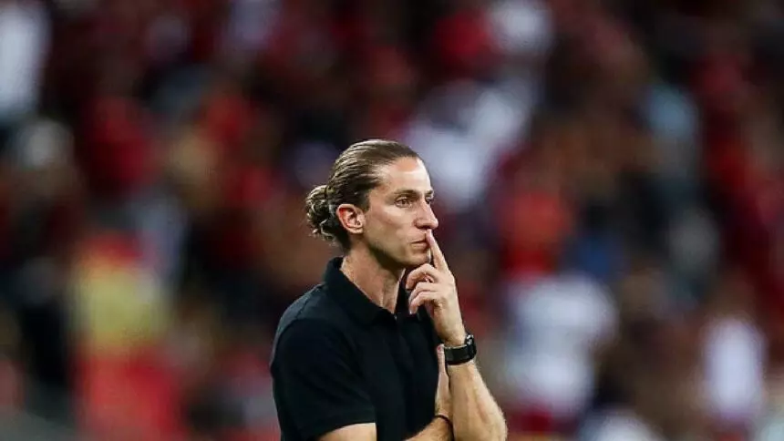 Flamengo encara Bahia com tabu, pressão sobre Filipe Luís e brilho de Arrascaeta em 2025 3 Filipe Luís vive pressão no Flamengo - Foto: Divulgação/Flamengo