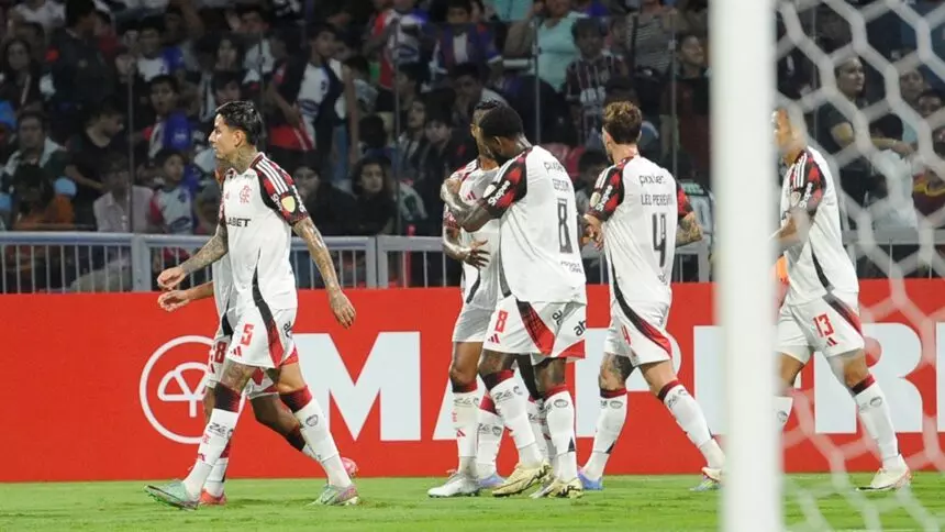 Pífio! Flamengo repete erros e volta a fazer contas na Libertadores pelo 3º ano consecutivo 3 Central Córdoba x Flamengo — Foto: Eduardo RAPETTI / AFP