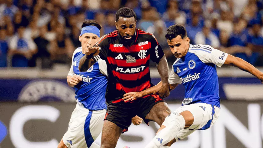 Flamengo é derrotado pelo Cruzeiro, perde liderança e oscilação preocupa para decisão na Libertadores - Foto: Adriano Fontes/Flamengo