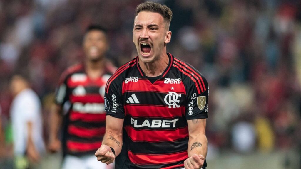 Flamengo vence LDU por 2x0, respira na Libertadores e mira liderança do Grupo C 1 Léo Ortiz fez o primeiro gol da vitória do Flamengo sobre a LDU - Foto: Imago