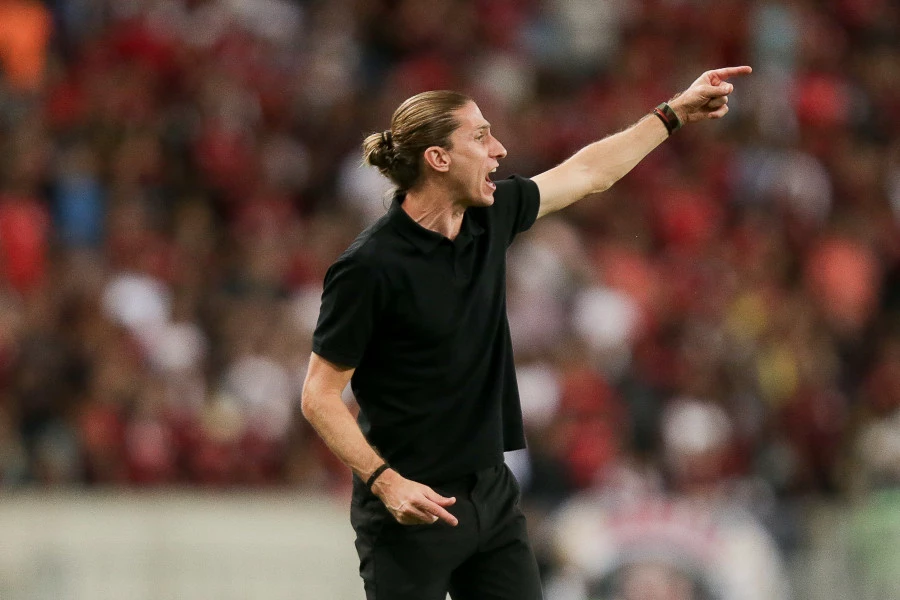 Nos embalos do Mundial, Flamengo faz 5 no Fortaleza e lidera Brasileirão 1 Filipe Luís no comando do Flamengo - Foto: Gilvan de Souza/Flamengo