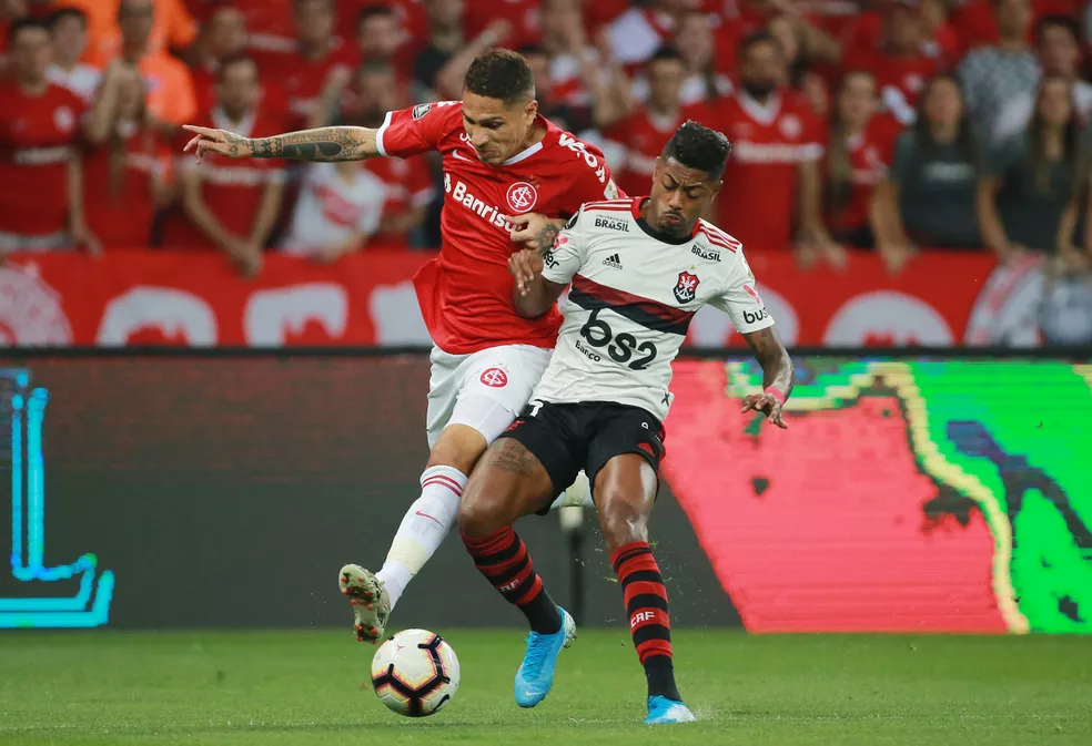 Flamengo e Inter se reencontram na Libertadores em duelo histórico e equilibrado 3 Bruno Henrique e Guerrero em Inter x Flamengo pela Libertadores 2019 — Foto: REUTERS/Diego Vara
