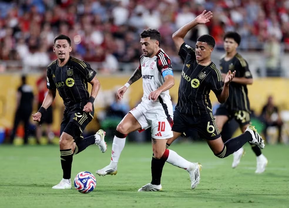 Flamengo empata com LAFC, avança invicto e se prepara para duelo com Bayern no Mundial 3 Flamengo empatou com o Los Angeles FC na última rodada da primeira fase da Copa de Clubes — Foto: Reuters/Nathan Ray Seebeck