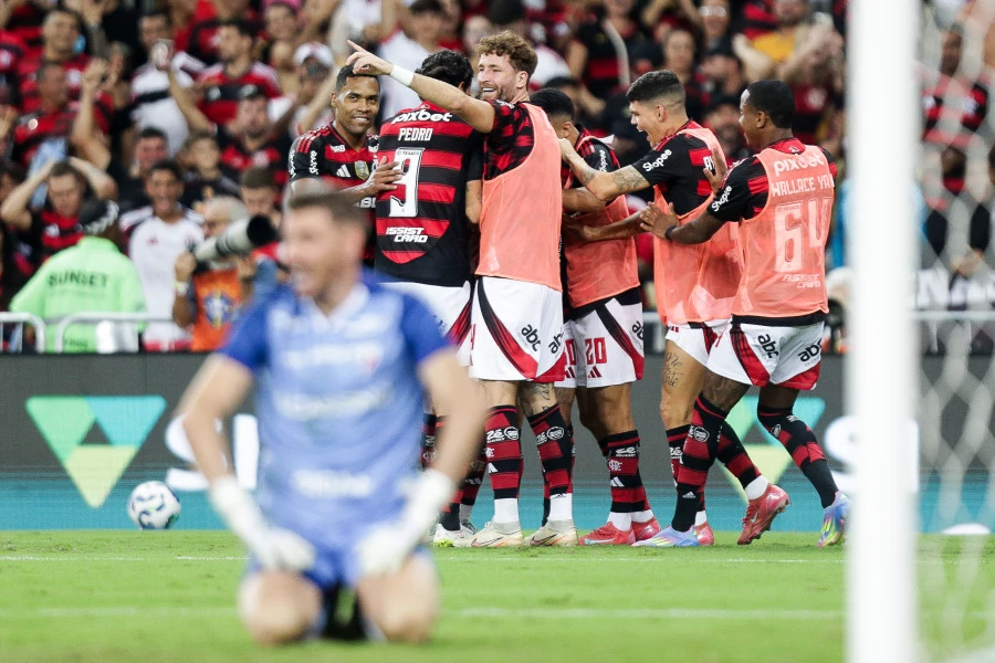 Time do Flamengo comemora vitória contra Fortaleza no Maracanã antes do Mundial de Clubes - Foto: Gilvan de Souza/Flamengo