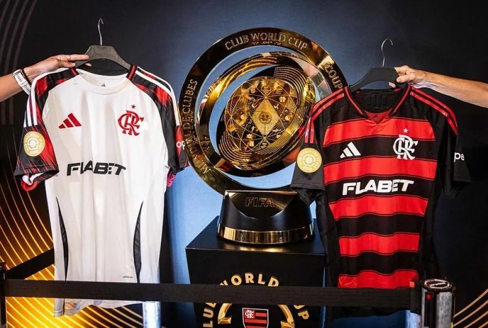 Flamengo recebe o troféu do Mundial de Clubes - Foto: Hermes de Paula/ Flamengo