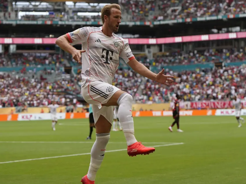Flamengo mostra coragem, mas erra demais e está eliminado do Mundial 1 Harry Kane comemora gol marcado pelo Bayern sobre o Flamengo, no Mundial de Clubes - Foto: Divulgação/Bayern