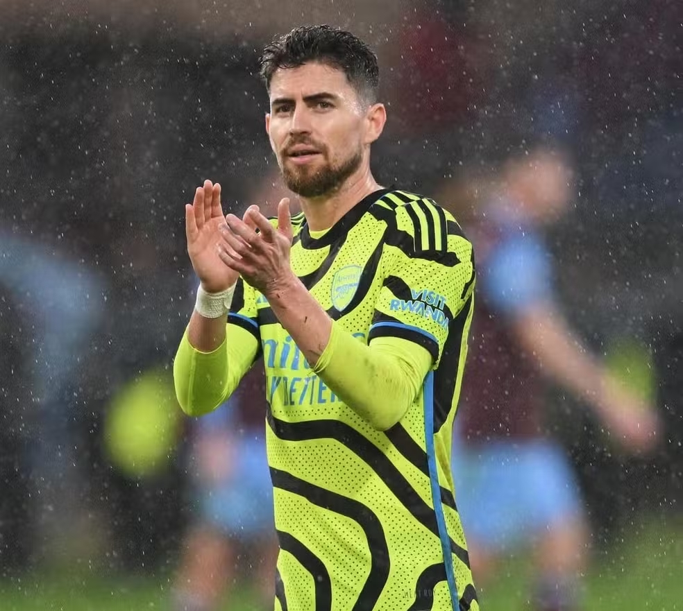 Jorginho desembarca no Rio para assinar com o Flamengo e reforçar time no Mundial. 2 Jorginho em ação pelo Arsenal — Foto: Reprodução/Instagram