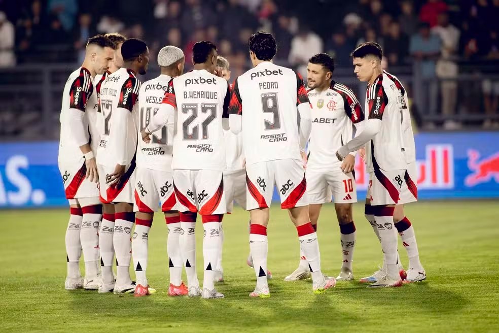 Com dedo de Filipe Luís, Flamengo vira sobre o Bragantino, quebra tabu e cola na liderança do Brasileirão 1 Flamengo fez bom jogo coletivo contra o Bragantino, com muito volume no segundo tempo — Foto: Adriano Fontes/Flamengo