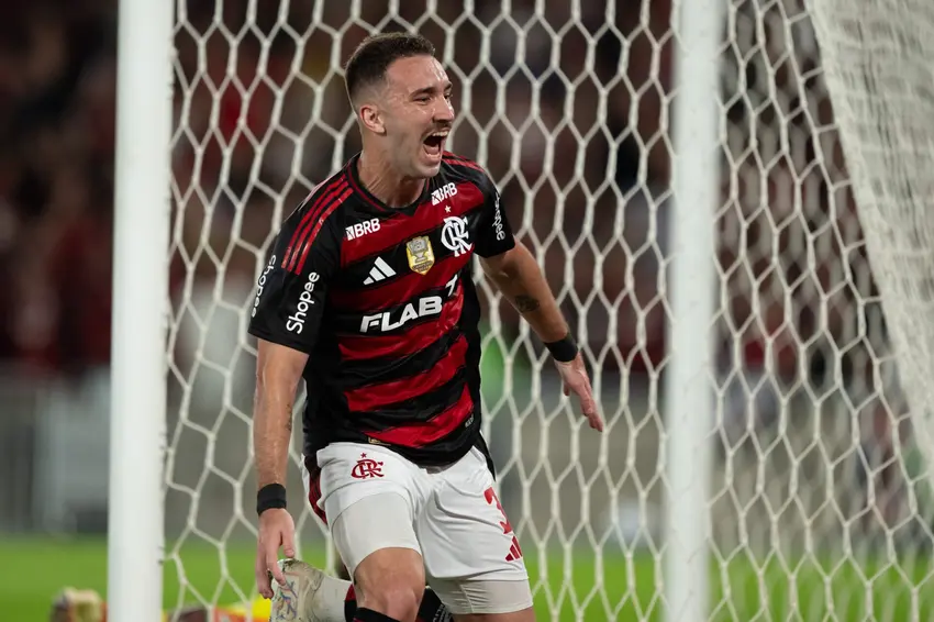Flamengo vence Atlético-MG com gol de Léo Ortiz e volta ao topo do Brasileirão 2 Léo Ortiz comemora gol do Flamengo contra o Atlético-MG - Foto: Jorge Rodrigues/AGIF