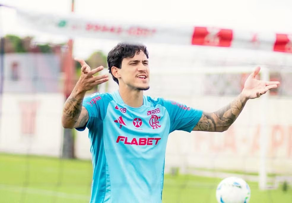 Pedro convoca elenco do Flamengo e rebate críticas de Filipe Luís 1 Pedro treino Flamengo — Foto: Adriano Fontes/Flamengo