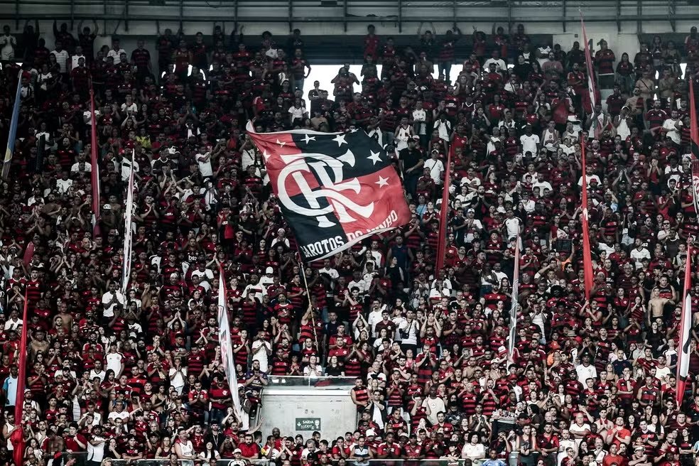 Com domínio absoluto, Flamengo vence São Paulo por 2 a 0 e tenta afastar turbulências nos bastidores 3 Torcida do Flamengo lota o Maracanã contra o São Paulo — Foto: Gilvan de Souza / Flamengo