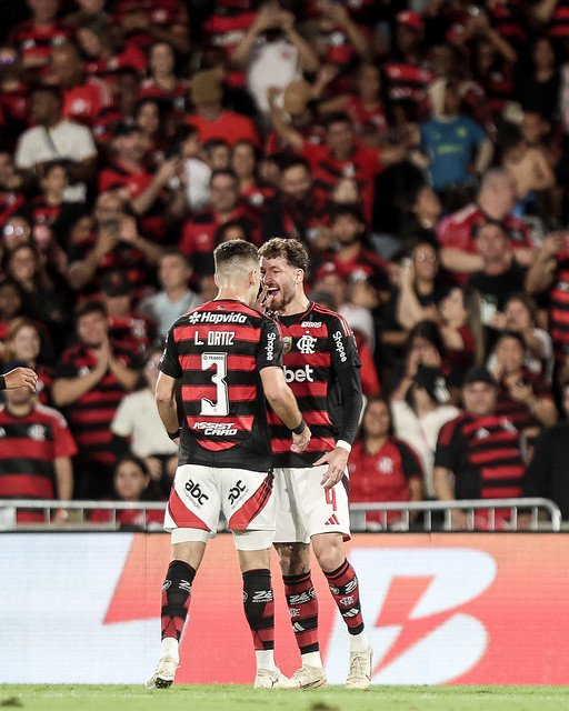 Léo Pereira e Léo Ortiz comemorando gol do Flamengo - Foto: Gilvan de Souza/Flamengo