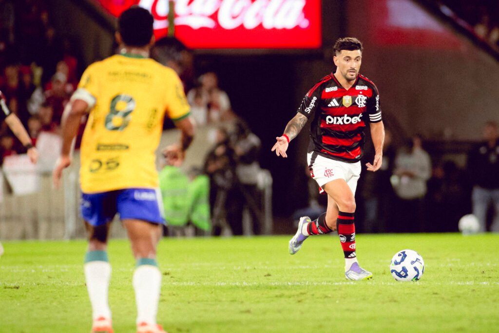 Arrascaeta foi o protagonista na vitória do Flamengo contra o Mirassol no Maracanã - Foto: Adriano Fontes/Flamengo