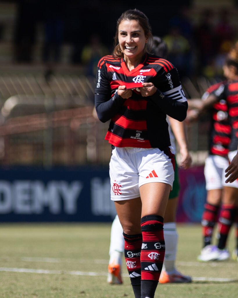 Fim do tabu: Flamengo Feminino vence Palmeiras pela 1ª vez no feminino e larga na frente no Brasileirão 1 Djeni, em comemoração do gol da virada. (Foto: Mariana Sá/Flamengo)
