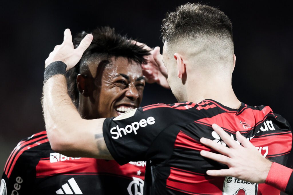 Flamengo liga alerta para queda de rendimento, mas vence Inter e larga na frente na Libertadores 4 Bruno Henrique comemora gol contra o Internacional pela Libertadores - Foto: Gilvan de Souza/Flamengo