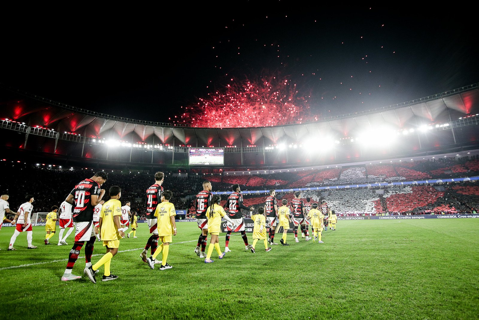 Mosaico da torcida do Flamengo contra o Internacional pela Libertadores no Maracanã - Foto: Gilvan de Souza/Flamengo