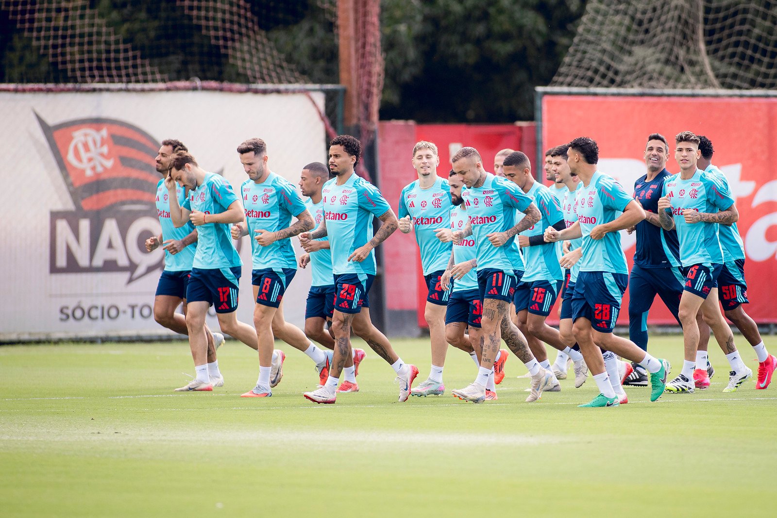 Jogadores do Flamengo durante treinamento no Ninho do Urubu - Foto: Adriano Fontes/Flamengo